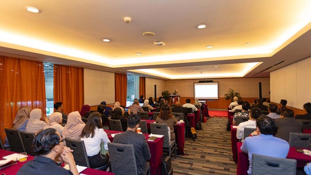 Briefing session @ Lounge 4 — 8