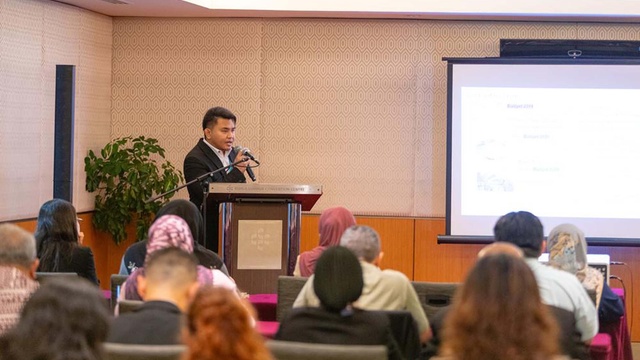Briefing session @ Lounge 4 — 16