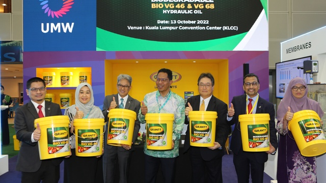 UMW GRANTT lancar minyak pelincir bio hidraulik pertamanya